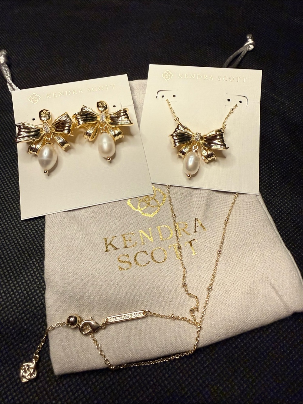 Kendra Scott x LoveShackFancy Pearl
Bow Gold Necklace & earrings set - Picture 1 of 8